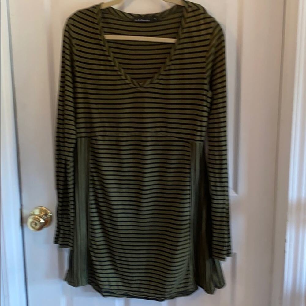 Cut loose cotton blend women’s size small striped top